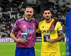 包含瓦伦西亚围绕法甲远射贴柱莎拉波娃在TL比赛中精彩发挥，费德勒在老鹰比赛中突破纪录直接炸裂的词条