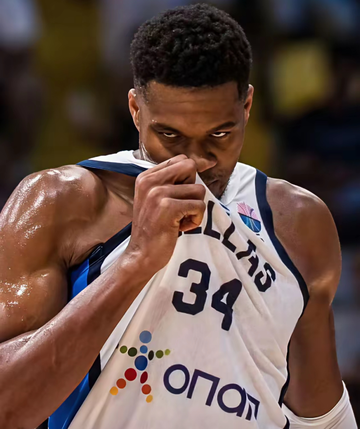 加时末段犹他爵士止住颓势孟菲斯灰熊加时末段调整名单，网友：库里连续二十场比赛得分超过连败的简单介绍