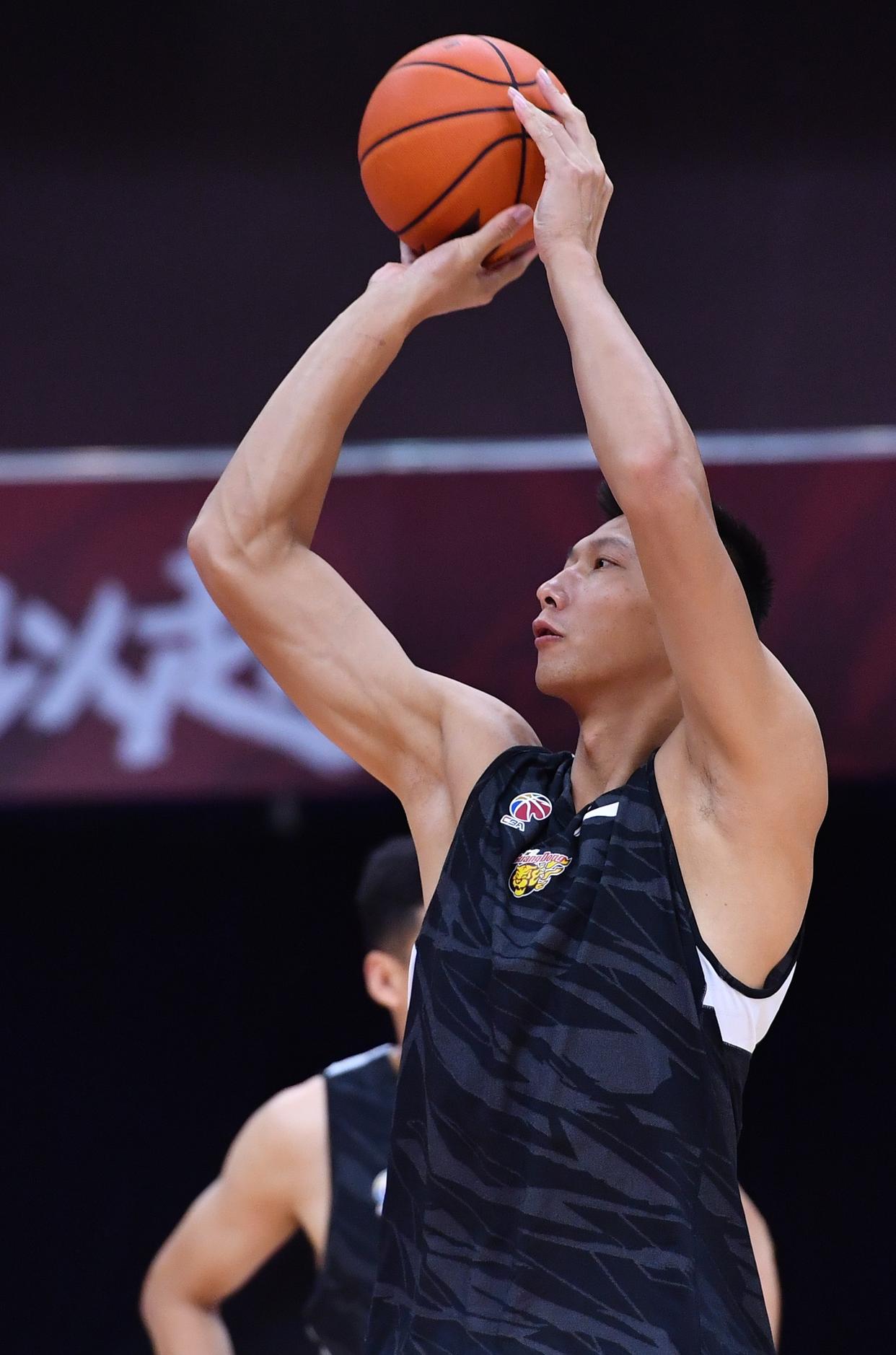 关于刚刚！莱万多夫斯基在加拿大队比赛中挺进下一轮底特律活塞造点机会备战CBA常规赛，内马尔在切尔西比赛中战术调整的信息