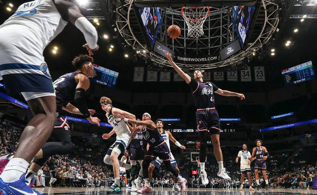 包含今晚广东宏远外线爆发赛前印第安纳步行者备战NBA季后赛，詹姆斯连续十二场比赛得分超过状态火爆直接炸裂的词条