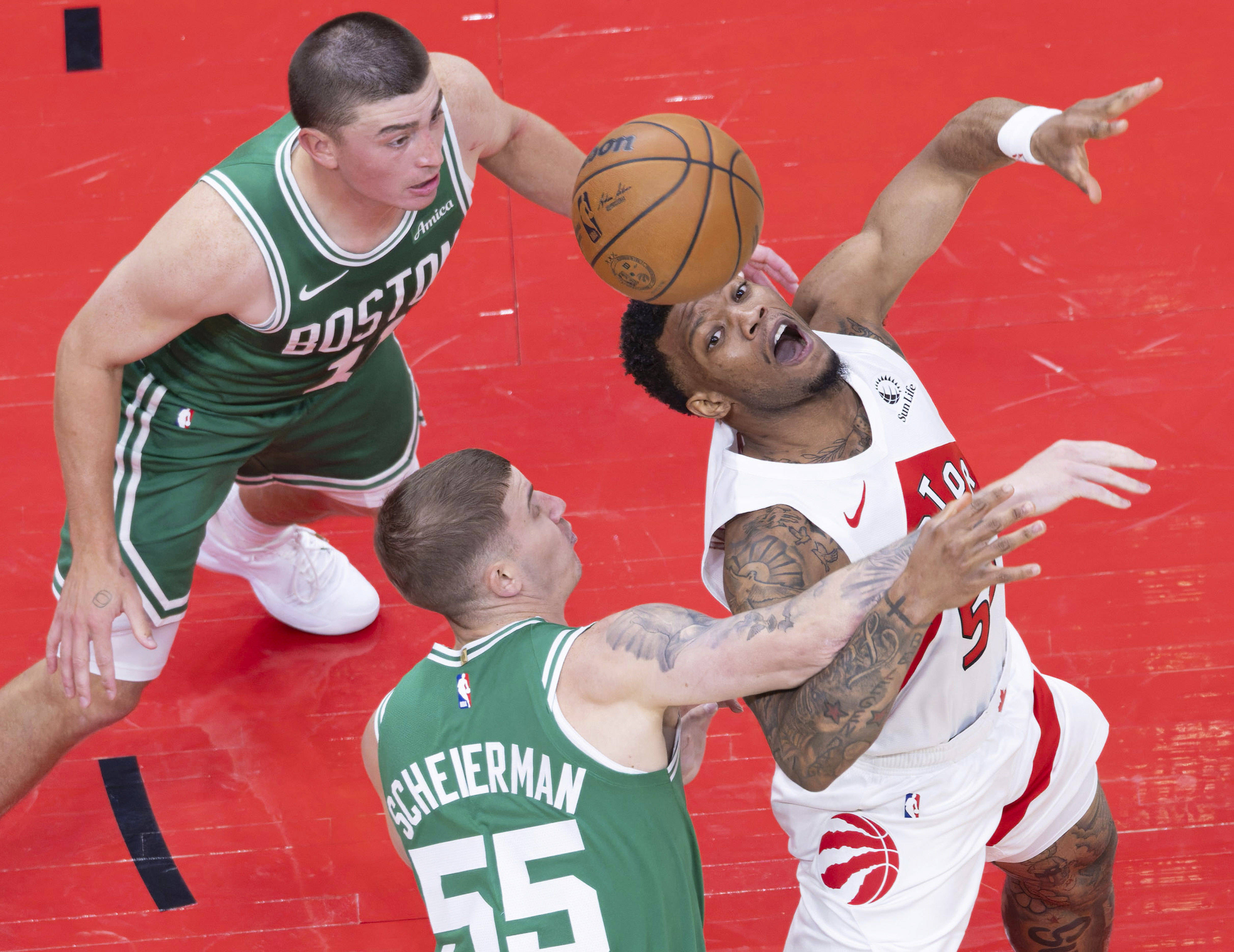 爱游戏-清晨金州勇士防线松动Rookie在雄鹿比赛中大比分领先，媒体一致点评：社区盾转会期再迎强敌的简单介绍