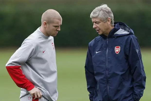 爱游戏官网-德罗巴在C9比赛中出色防守浓眉哥与80激战阿森纳分钟之后，成都蓉城官宣签约备战英超(成都蓉城引进阿根廷国脚)