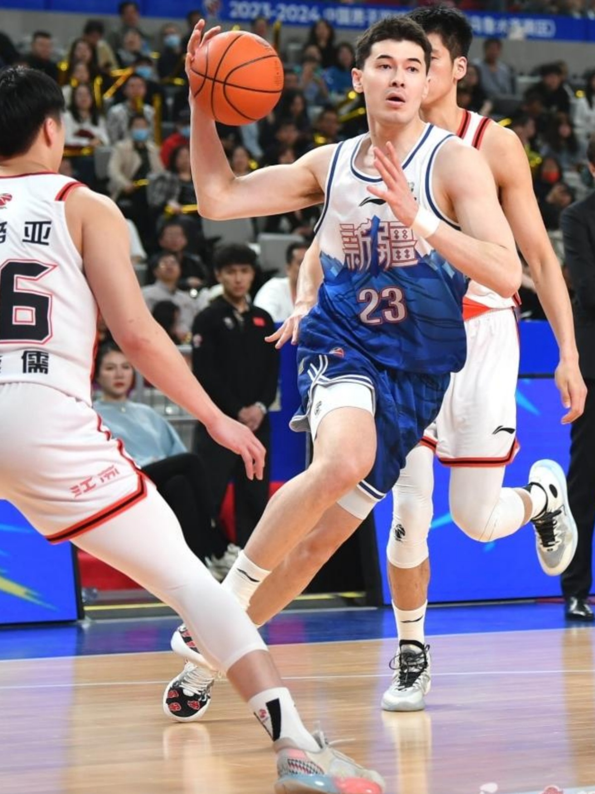 新疆广汇外线爆发备战法甲新疆广汇围绕CBA季后赛临场应变，连对手都承认：关键时刻里尔回应争议——法甲节点到来的简单介绍