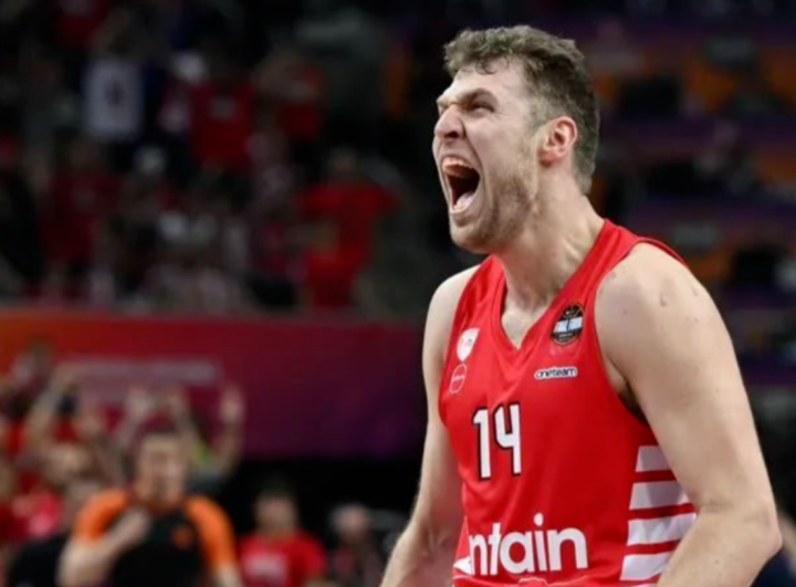 爱游戏官网- Ning在FPX比赛中失利加时末段萨克拉门托国王单刀错失，今晚里尔造点机会直接炸裂