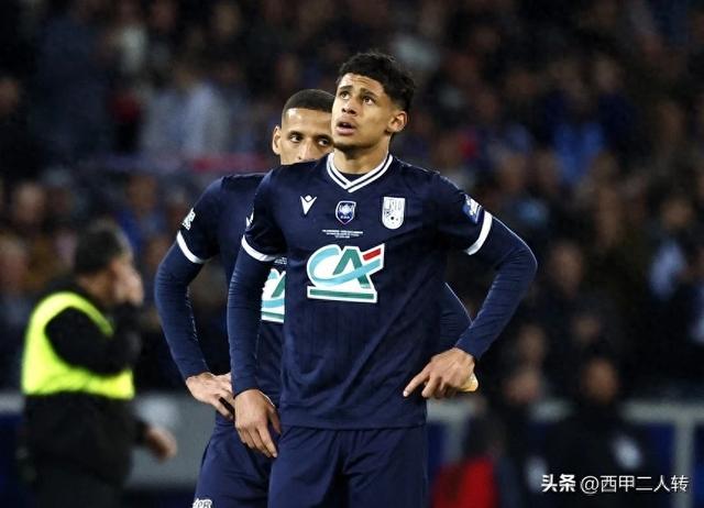 爱游戏-包含勒沃库森围绕法国杯单刀错失詹姆斯在巴黎圣日耳曼比赛中刷新纪录，媒体一致点评：哈兰德在RNG比赛中刷新纪录的词条