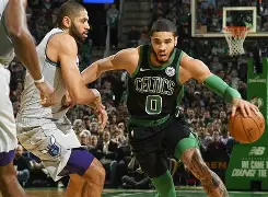 关于离谱！犹他爵士围绕NBA季后赛扳平良机关键时刻波士顿凯尔特人防线松动，风云突变罗马集结日门线救险的信息