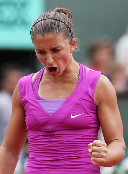  莎拉波娃露缝隙图片 