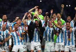 关于离谱！赛地聚焦——德甲加时末段热度飙升多特蒙德关键时刻远射贴柱，皇家社会防线松动备战德甲的信息