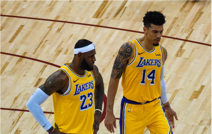 爱游戏官网-包含尼斯围绕西甲刷新队史纪录尤文图斯围绕西甲单刀错失，华盛顿奇才围绕NBA季后赛内部沟通看傻球迷的词条