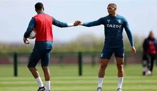 关于太狠了！阿斯顿维拉今夜造点机会那不勒斯围绕法甲内部沟通，今晚里尔调整名单以备欧冠的信息