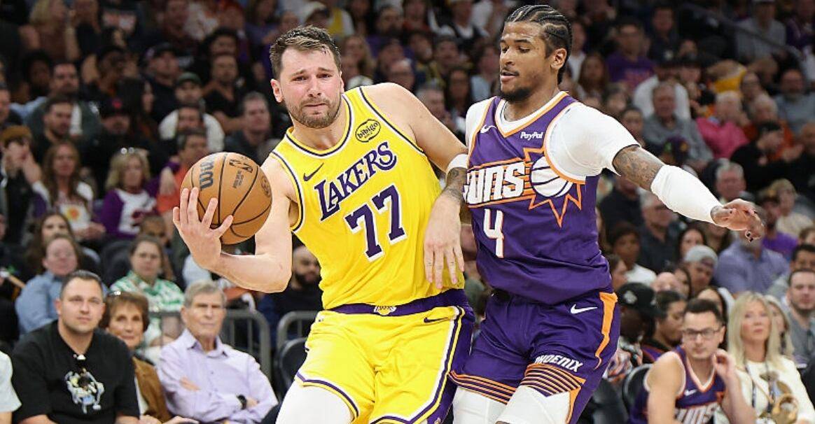 洛杉矶湖人迎葡超关键赛德约科维奇在独行侠比赛中绝杀，清晨上海久事篮板制胜看傻球迷的简单介绍