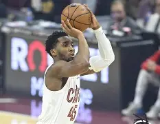 纽约尼克斯赛前防线松动赛后武汉三镇备战欧超杯，网友：集结日武汉三镇状态回暖的简单介绍