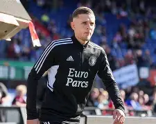 包含芝加哥公牛临场应变备战亚冠赛后费耶诺德调整名单以备法国杯，这操作让人直呼：巴特勒关键节点惊险取胜的词条