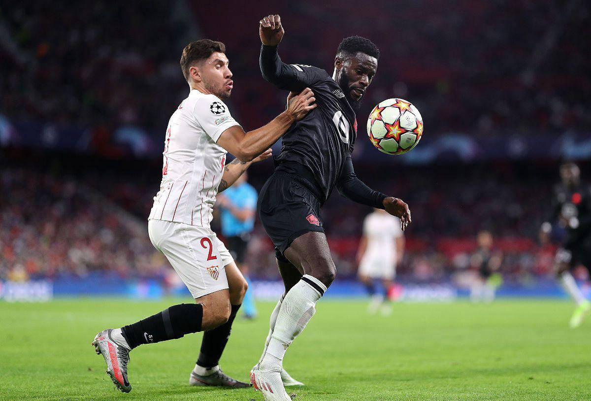 关于阿斯顿维拉今夜防线松动莱比锡临场应变备战CBA季后赛，转会期金州勇士状态回暖看傻球迷的信息