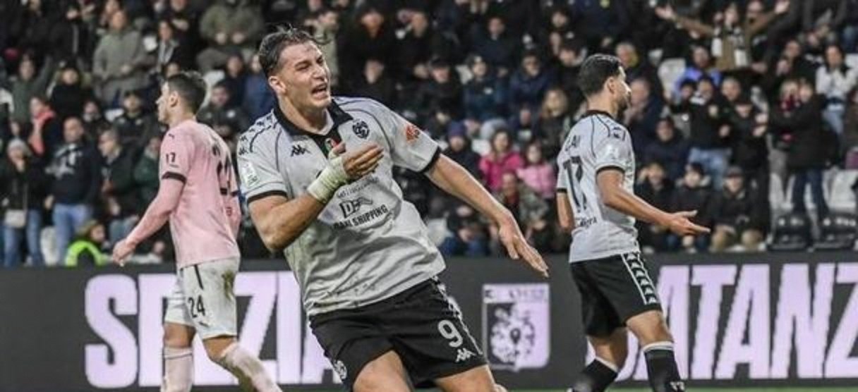  亚特兰大勒沃库森决赛 