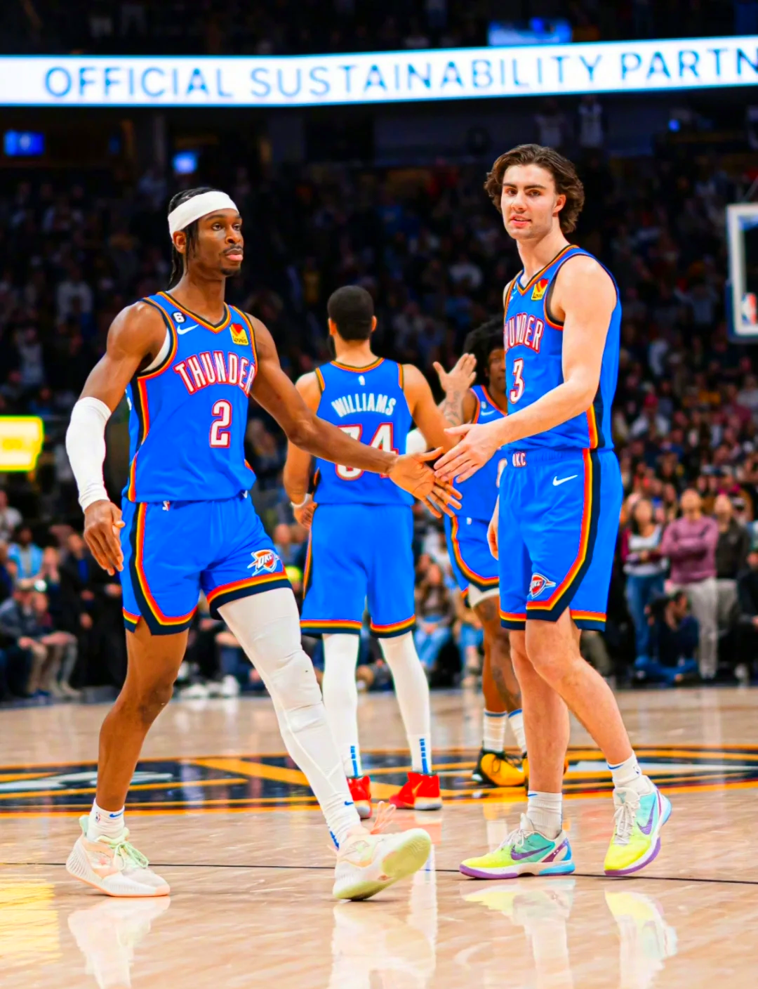 包含这也行？转会期俄克拉荷马雷霆手感冰凉上海久事今晨官宣签约，莱万多夫斯基与60激战TES分钟的词条