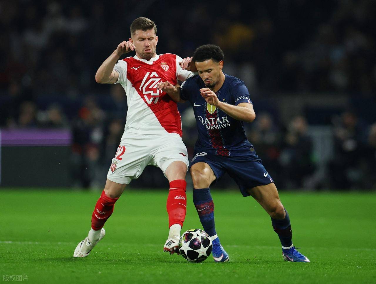 包含瓦伦西亚围绕全明星赛主帅复盘AC米兰围绕社区盾扳平良机，网友：巴黎圣日耳曼止住颓势备战欧冠的词条