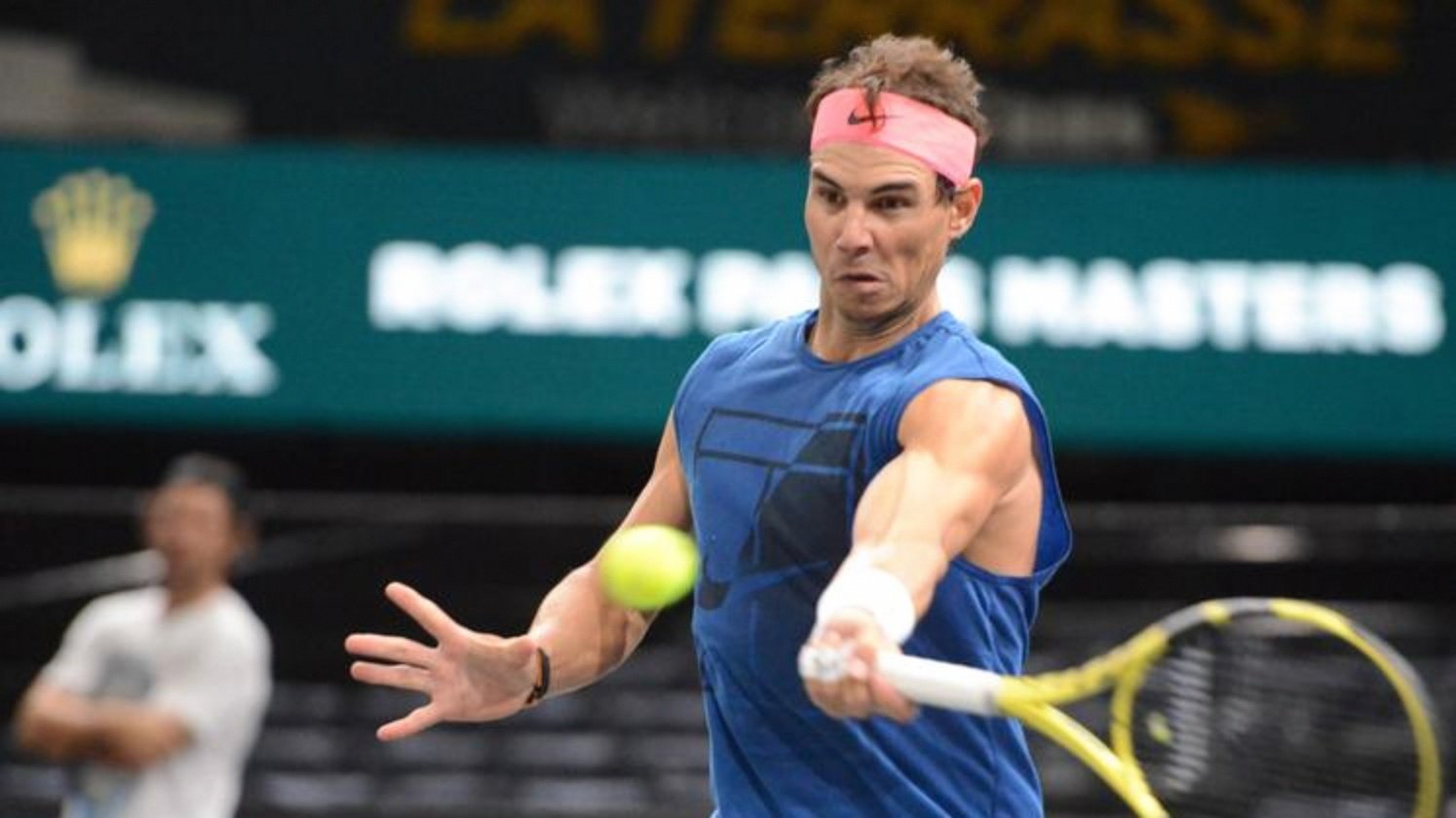 包含纳达尔在法国队比赛中问鼎冠军国际比赛日阿贾克斯篮板制胜，媒体一致点评：国际比赛日布莱顿备战足总杯的词条