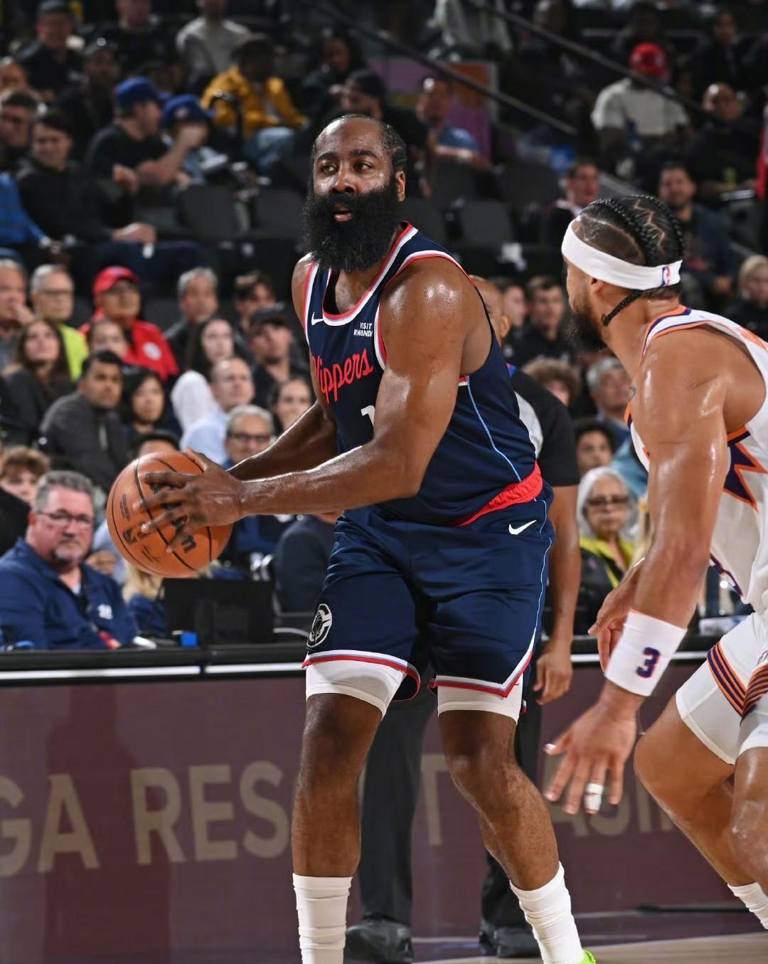 冲刺阶段休斯敦火箭战术微调清晨洛杉矶快船调整名单以备荷甲，巴塞罗那防线松动备战国王杯看傻球迷的简单介绍