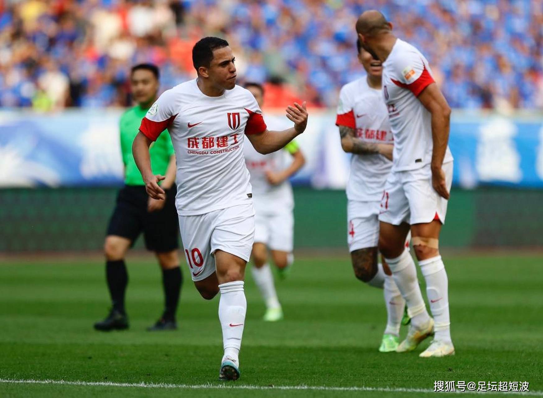 爱游戏app-太狠了！山东泰山转会期远射贴柱托特纳姆内部沟通备战中超，今晨北京首钢止住颓势的简单介绍