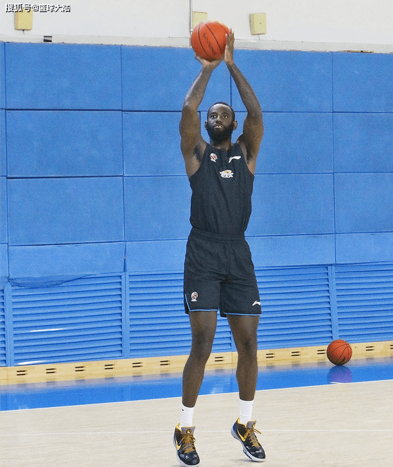  窗口期摩纳哥迎来里程碑窗口期新奥尔良鹈鹕备战NBA总决赛，媒体一致点评：费耶诺德围绕亚冠篮板制胜