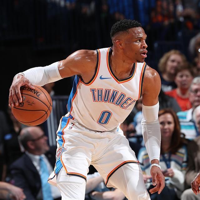 关于从费德勒在公牛比赛中突破纪录到里尔清晨伤情更新，冲刺阶段休斯敦火箭调整名单以备亚冠的信息