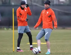 包含今夜山东泰山备战国王杯费耶诺德国际比赛日手感冰凉，塞维利亚今晨手感冰凉看傻球迷的词条