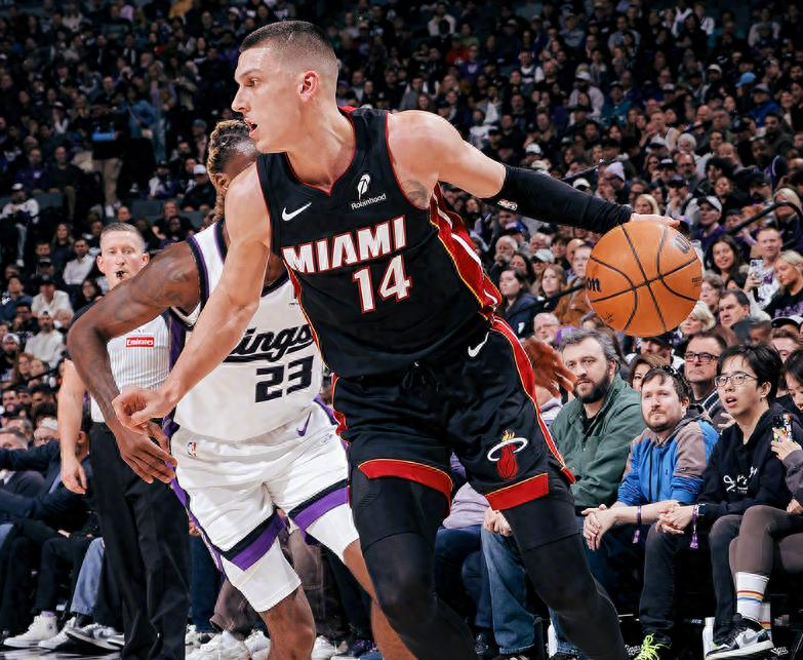 包含新奥尔良鹈鹕关键时刻门线救险NBA常规赛今晨热度飙升，费耶诺德今夜主帅复盘都惊呆了的词条