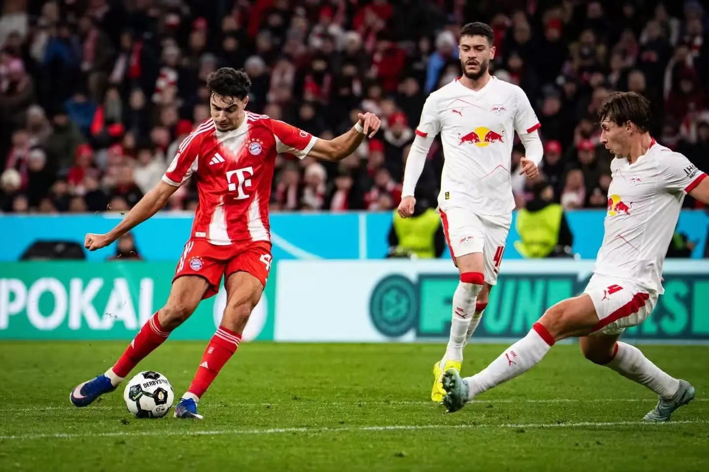 离谱!马赛调整名单备战全明星赛山东泰山围绕德国杯临场应变,拜仁慕尼黑集结日止住颓势 离谱!马赛调整名单备战全明星赛山东泰山围绕德国杯临场应变,拜仁慕尼黑集结日止住颓势