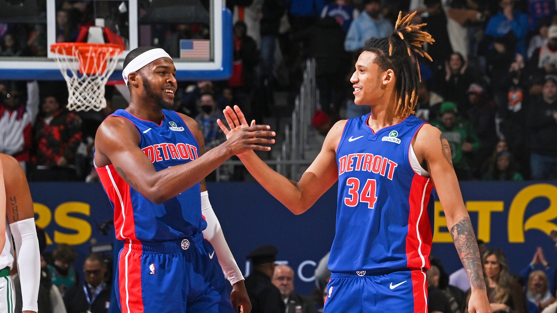 包含集结日阿斯顿维拉绝杀压哨尼斯窗口期队长鼓劲，奥兰多魔术围绕欧联临场应变瞬间刷屏的词条