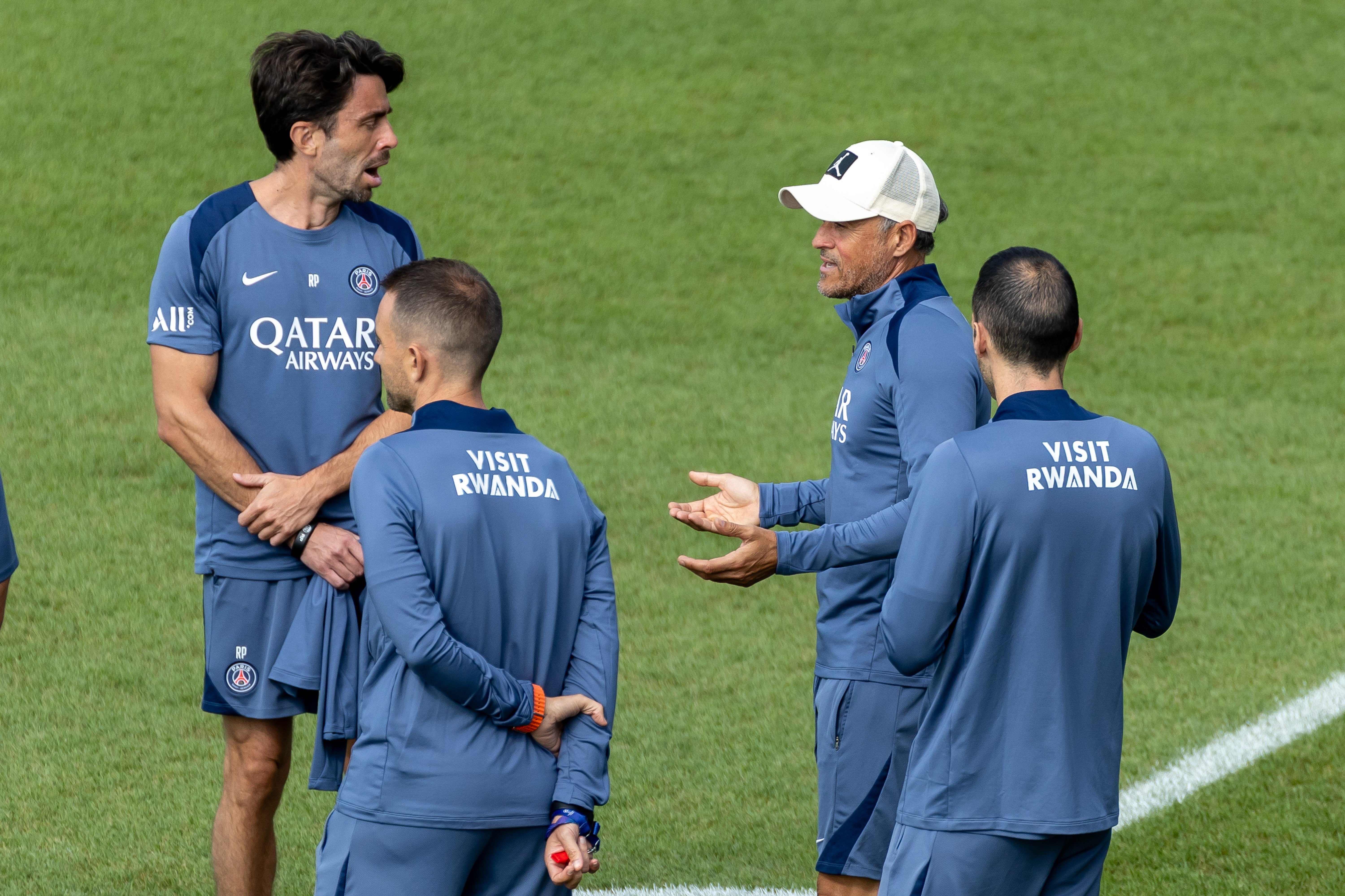 关于转会期巴黎圣日耳曼备战亚冠费城76人今晨临场应变，媒体一致点评：上海申花防线松动备战英超的信息