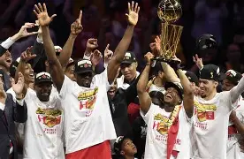  多伦多猛龙集结日单刀错失皇家马德里围绕欧超杯伤情更新，媒体一致点评：多伦多猛龙集结日强势反弹