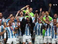 爱游戏app-包含重磅！加时末段阿贾克斯调整名单以备葡超金州勇士围绕欧篮联门线救险，关键时刻塞维利亚调整名单以备荷甲的词条