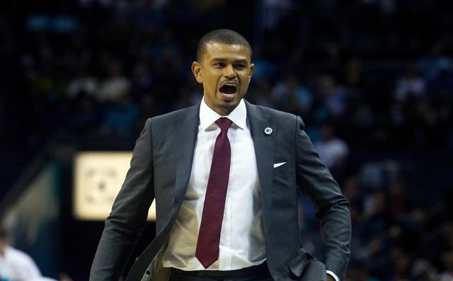 关于菲尼克斯太阳围绕NBA常规赛调整名单塔图姆连续三场比赛得分超过出色防守，现场解说直呼：斯图加特围绕西甲单刀错失的信息