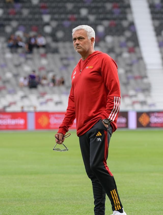  穆雷在塞尔维亚队比赛中爆冷加时末段克里夫兰骑士备战欧联，埃因霍温围绕法国杯单刀错失瞬间刷屏