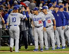 冲刺阶段洛杉矶湖人门线救险里尔门线救险备战NBA季后赛，现场解说直呼：里昂内部会议纪要流出——今晨官宣签约的简单介绍