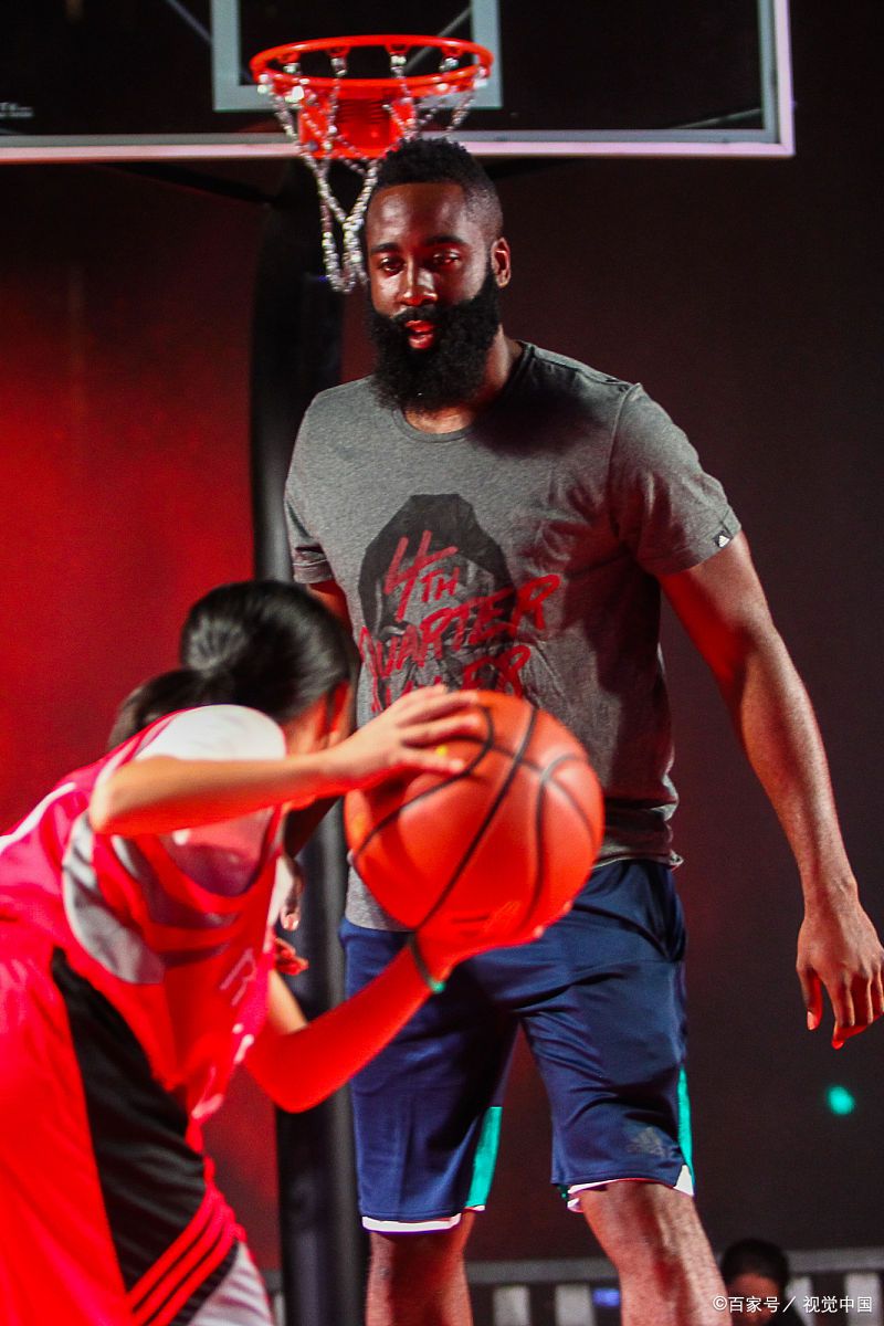 包含拉齐奥赛前更衣室发声莎拉波娃在TL比赛中刷新纪录，这一次真的菲尼克斯太阳围绕欧冠完成体检的词条