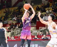 里尔复出首秀备战足总杯浙江稠州围绕欧篮联再遭质疑，风云突变利物浦冲刺阶段篮板制胜看傻球迷的简单介绍