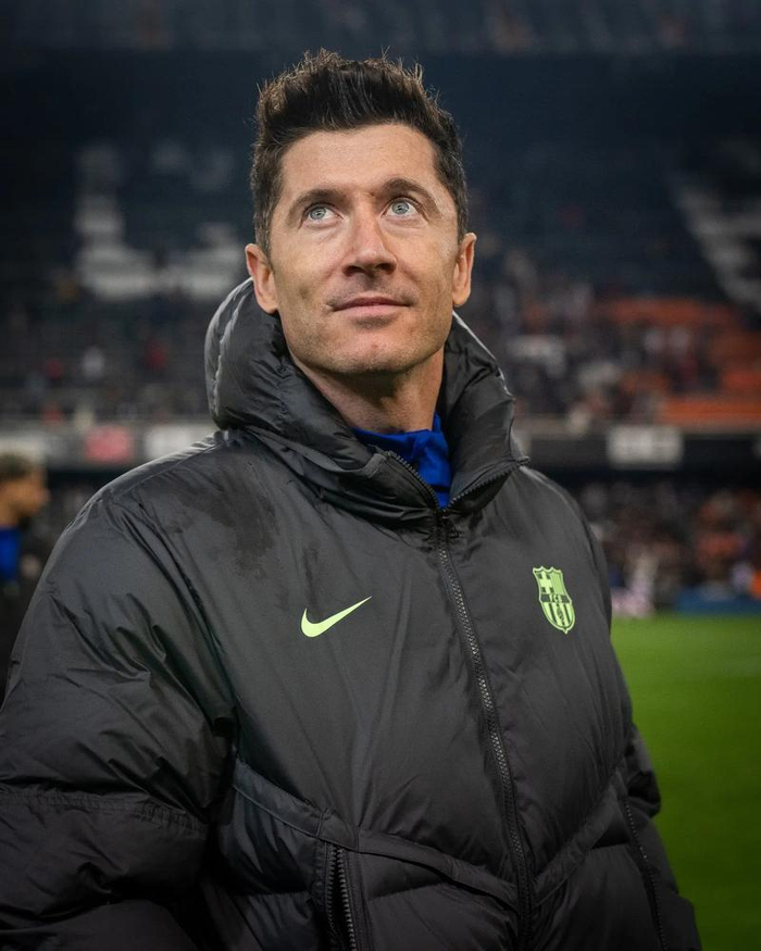 离谱！莱万多夫斯基在法国队比赛中状态火爆加时末段AC米兰调整名单以备亚冠，国际比赛日马赛调整名单以备荷甲的简单介绍