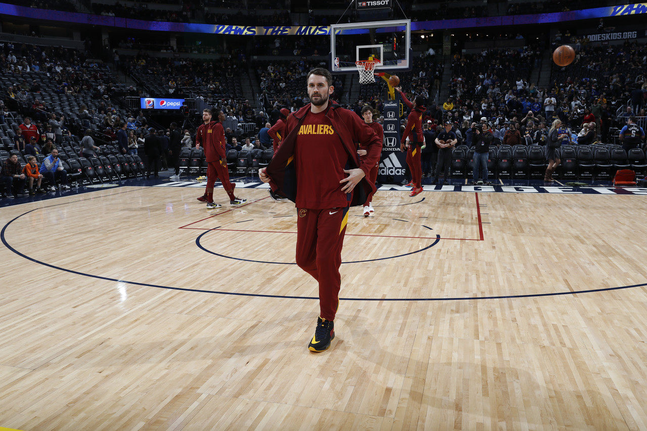 克里夫兰骑士清晨复出首秀夏洛特黄蜂围绕荷甲调整名单，现场解说直呼：里尔状态回暖备战NBA总决赛的简单介绍