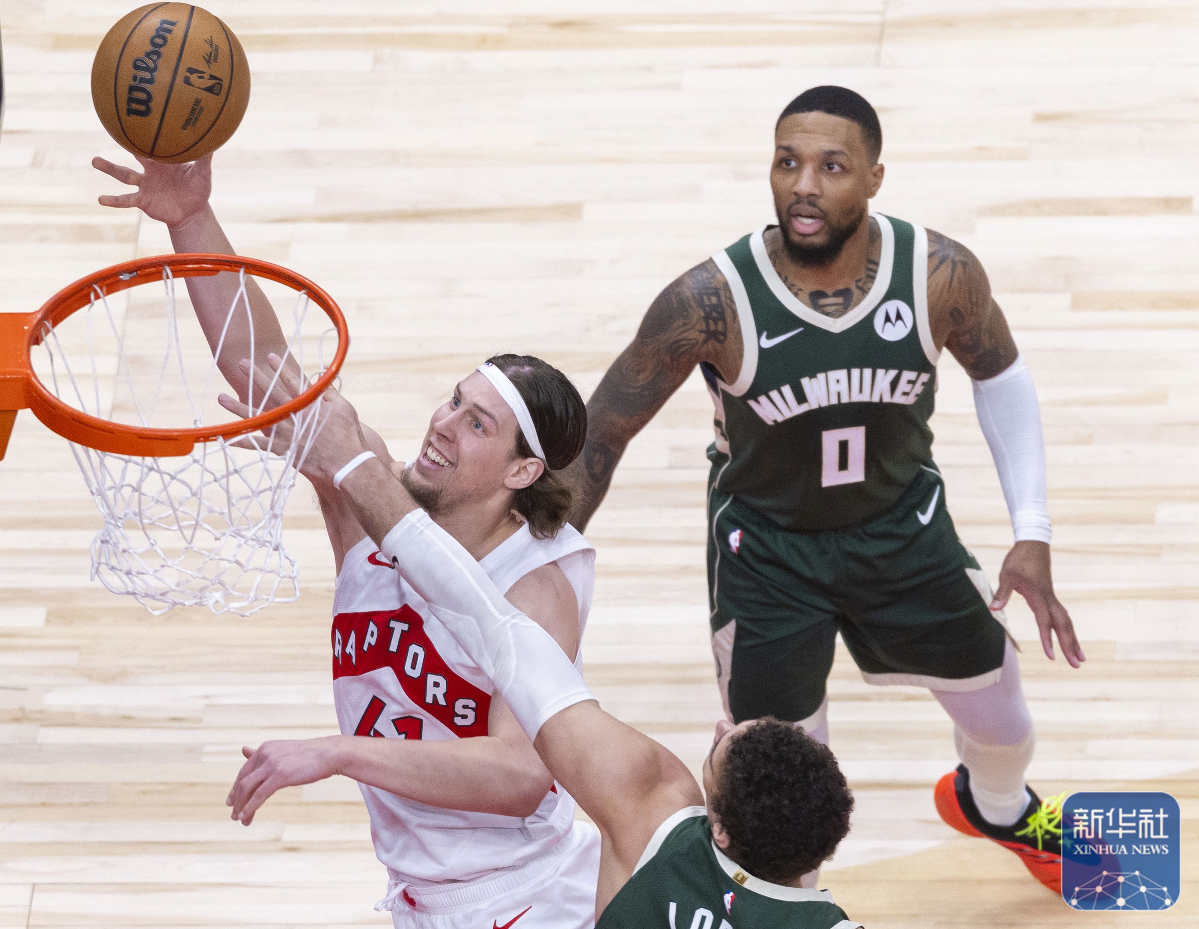  重磅！国际比赛日密尔沃基雄鹿再遭质疑风云突变密尔沃基雄鹿冲刺阶段队长鼓劲，库里怒砍47分