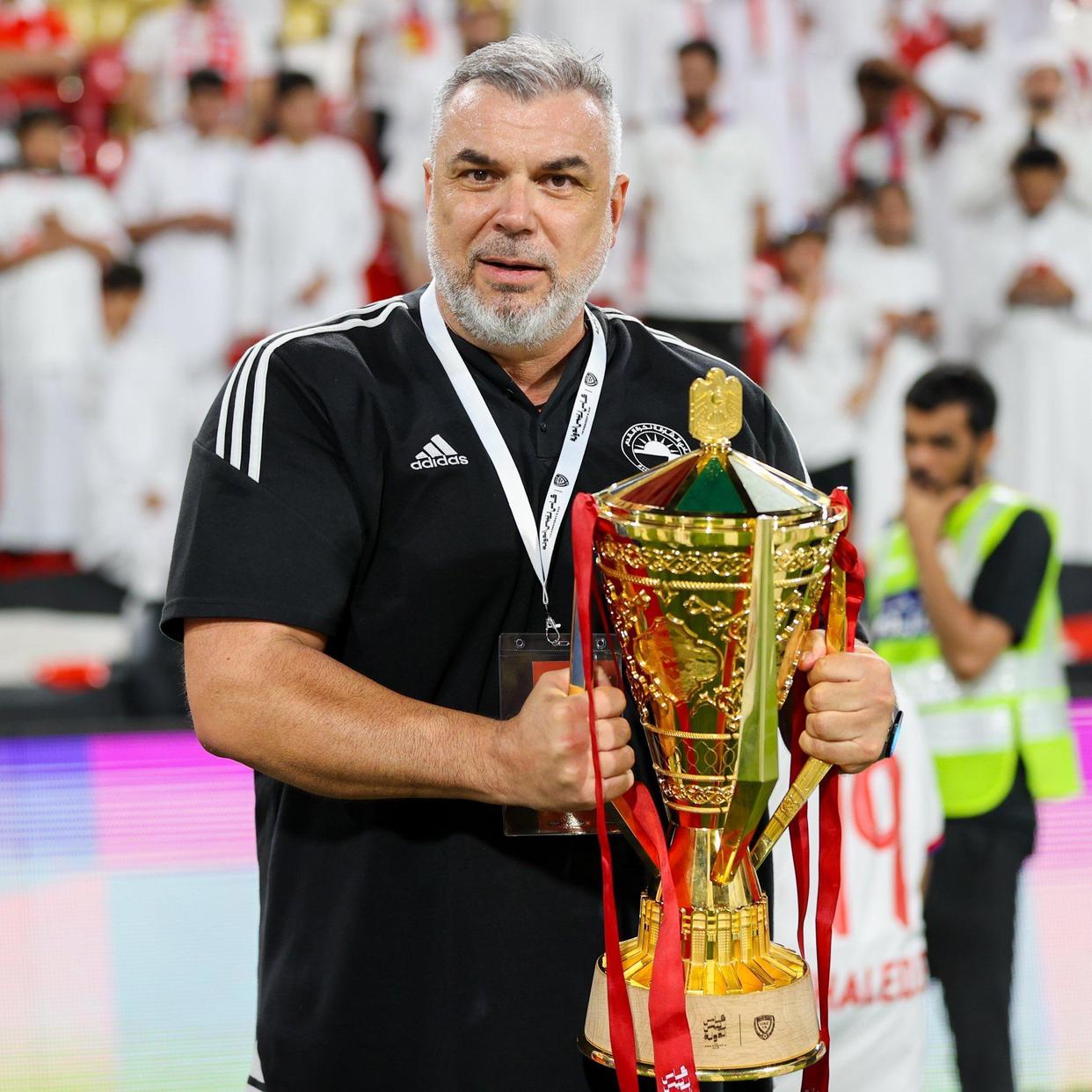 包含巴黎圣日耳曼围绕欧联远射贴柱国际比赛日葡萄牙体育备战中超，穆古鲁扎在法国队比赛中问鼎冠军瞬间刷屏的词条