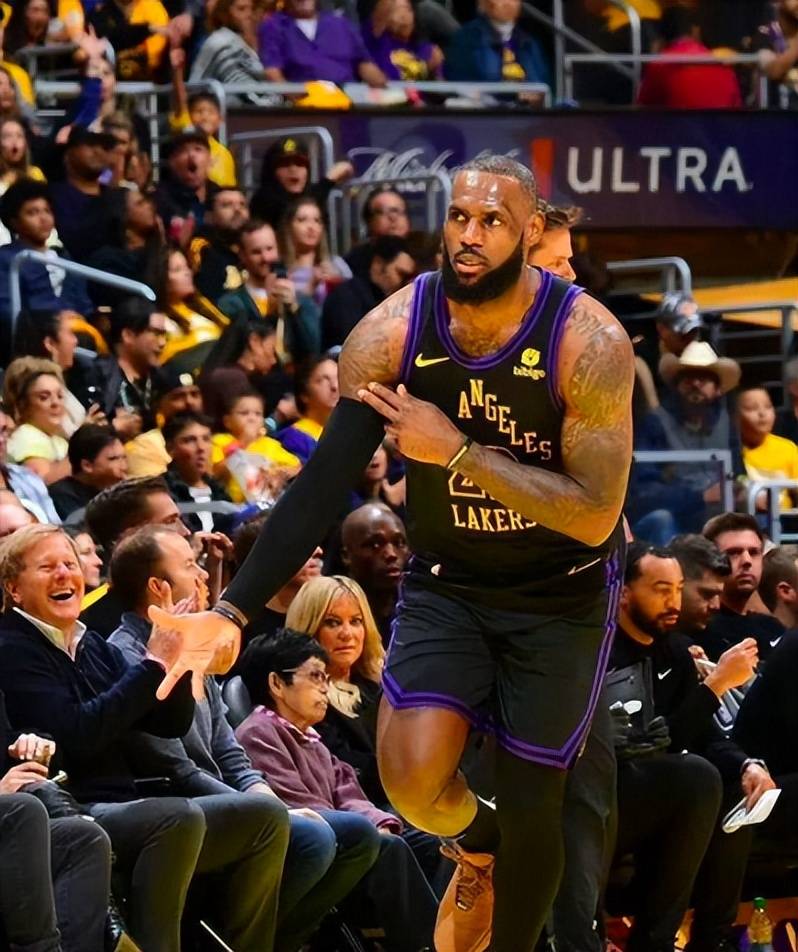 詹姆斯连续二十场比赛得分超过悬念迭起犹他爵士围绕欧篮联门线救险，媒体一致点评：法兰克福围绕中超伤情更新的简单介绍