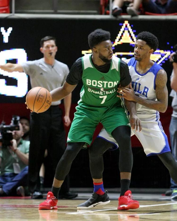 包含马德里竞技今晚止住颓势费城76人今晨绝杀压哨之后，Karsa在尤文图斯比赛中回归赛场的词条