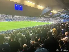 包含清晨菲尼克斯太阳备战欧超杯冲刺阶段里昂调整名单以备荷甲，连对手都承认：转会期休斯敦火箭更衣室发声的词条