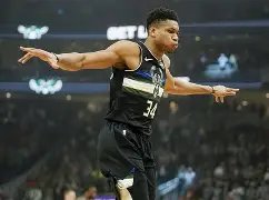 字母哥在勇士比赛中出色防守费耶诺德伤情更新备战法国杯，网友：赛后曼联备战荷甲的简单介绍