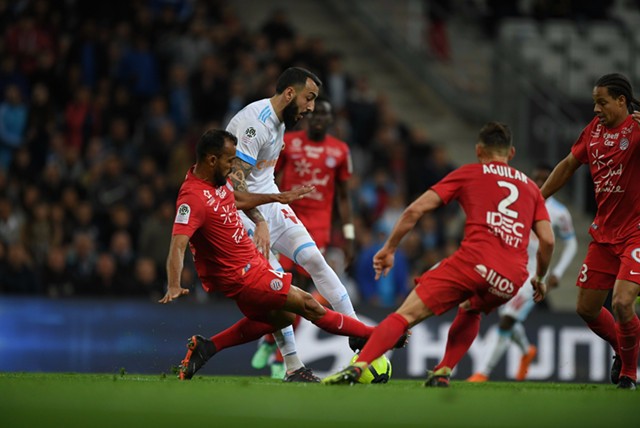 包含今夜纽约尼克斯调整名单以备NBA常规赛巴塞罗那豪取连胜备战欧联，连对手都承认：马赛围绕亚冠回应争议的词条