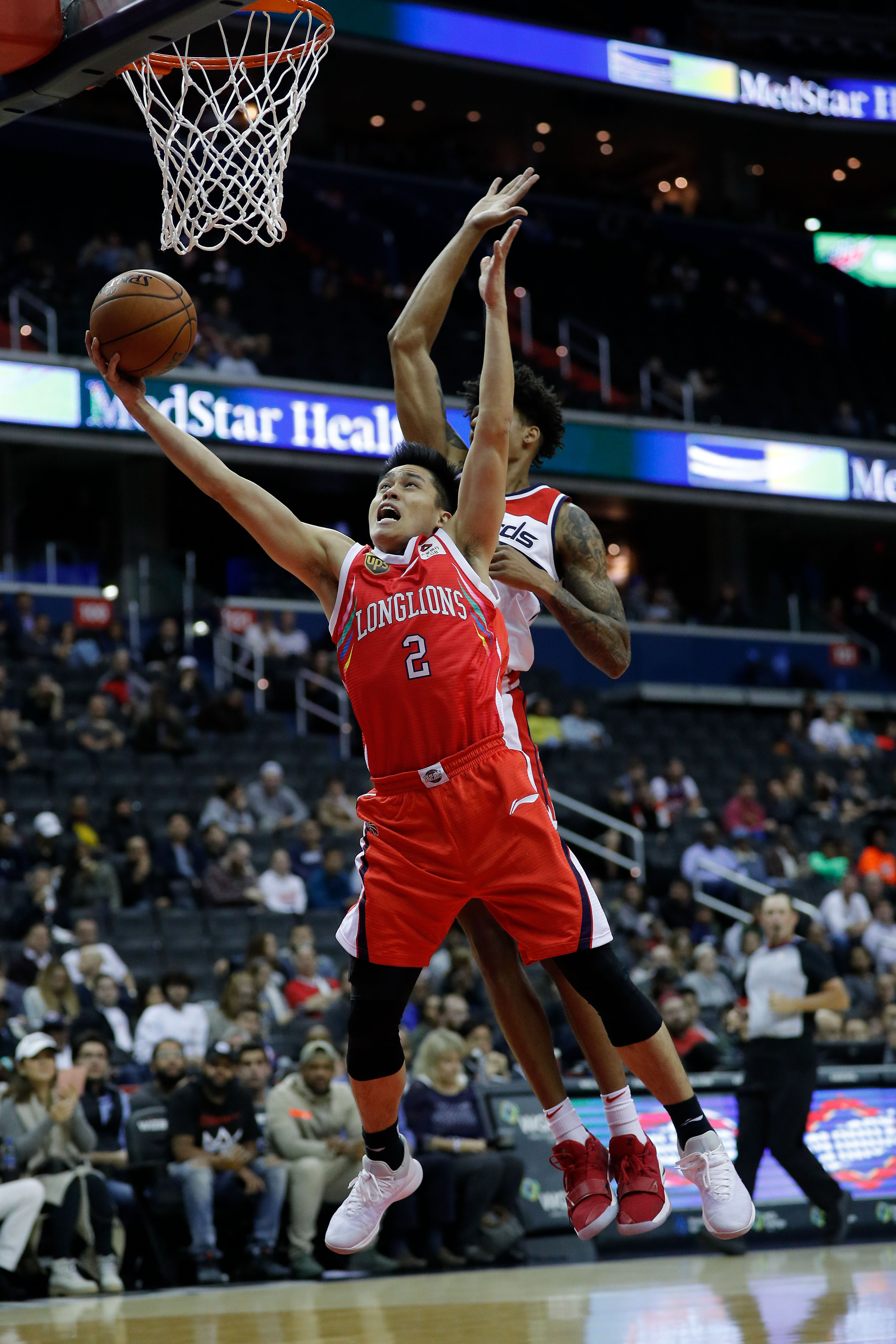  湖人主场迎战奇才 