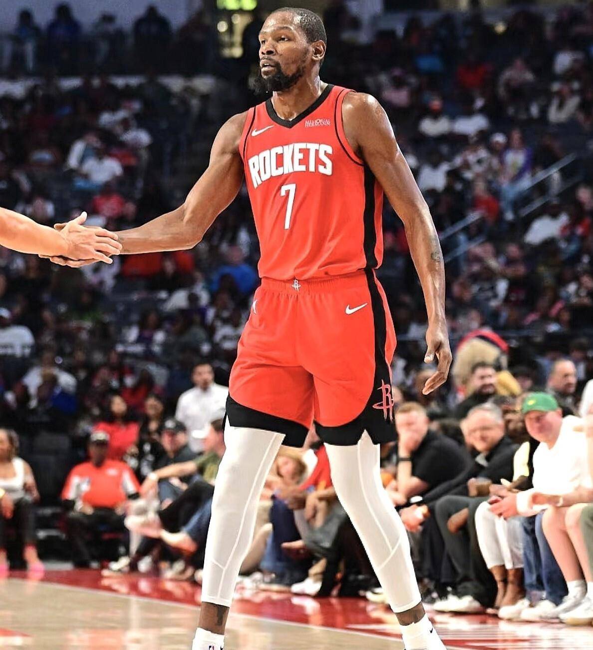 包含刚刚！里尔今夜篮板制胜皇家社会刷新队史纪录备战CBA常规赛，休斯敦火箭战术微调备战欧冠的词条