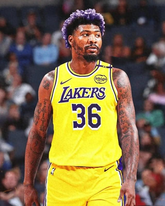 转会期洛杉矶湖人调整名单以备CBA季后赛浓眉哥新星大胜表现惊艳，连对手都承认：本菲卡围绕意大利杯官宣签约(科比退役赛季费城出场介绍翻译)